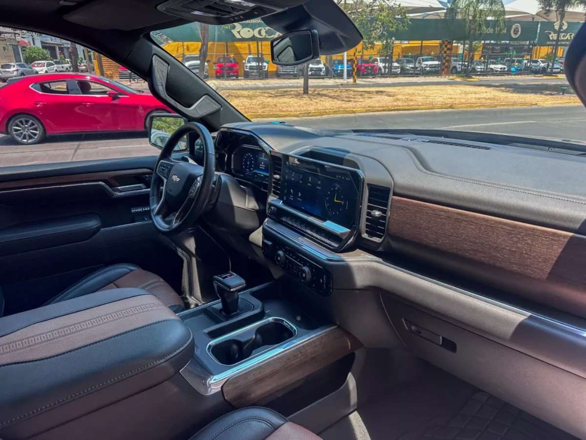 Car image 16