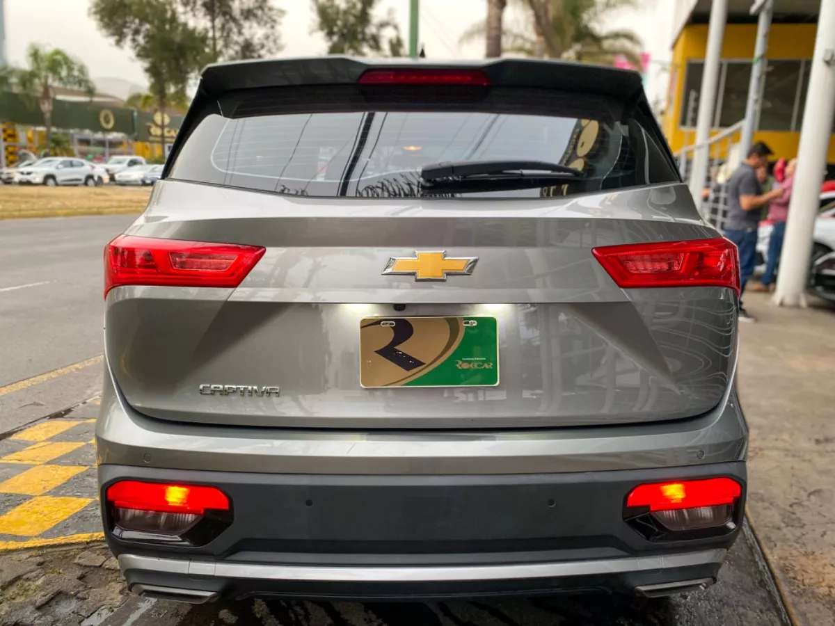 Car image 4