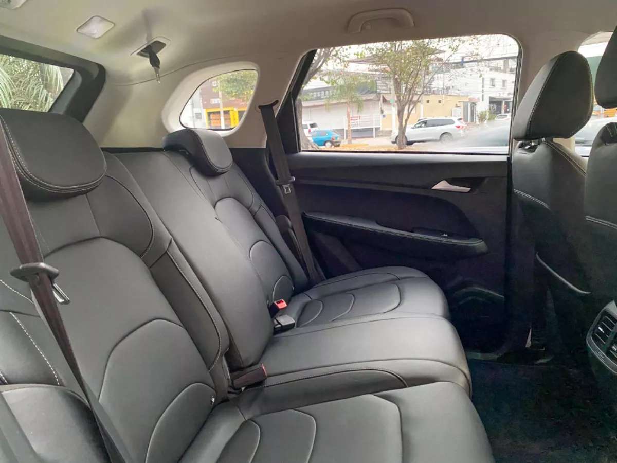 Car image 10