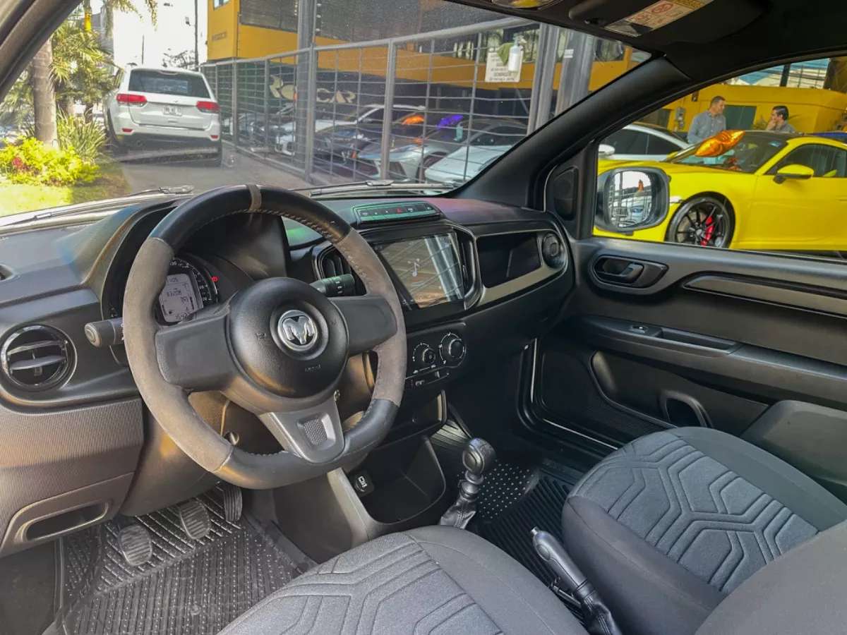 Car image 13