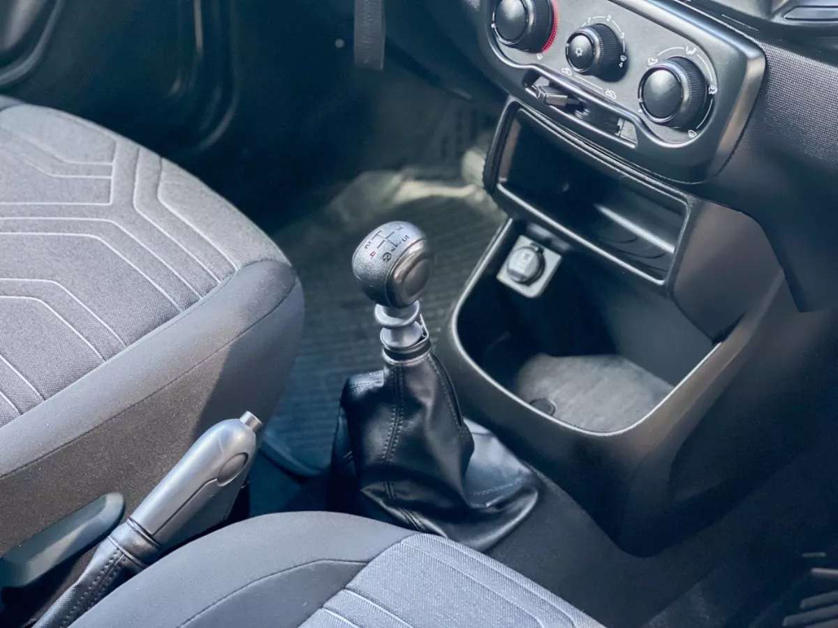 Car image 19