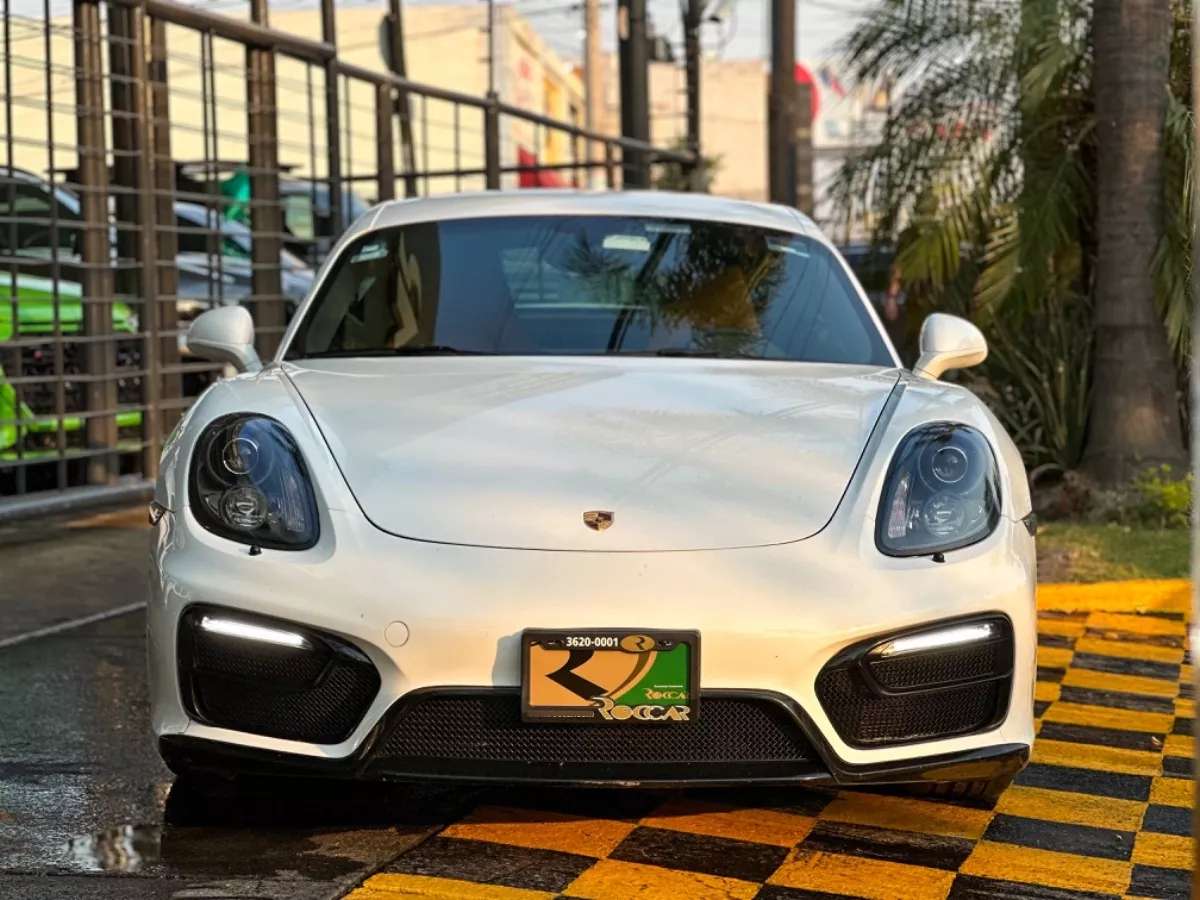 Car image 3