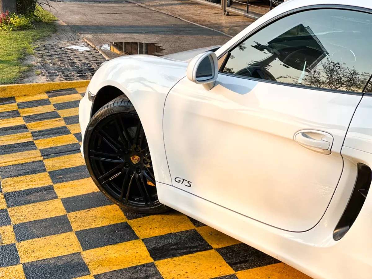 Car image 7
