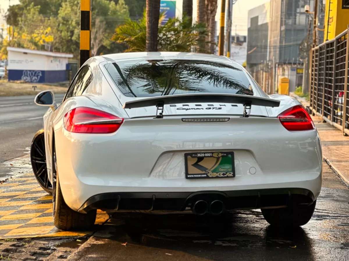 Car image 11