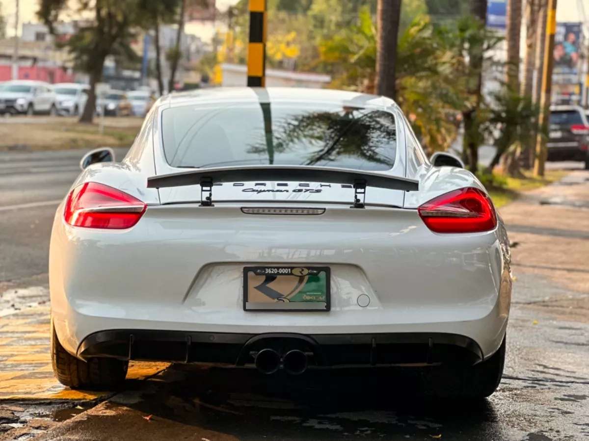 Car image 12