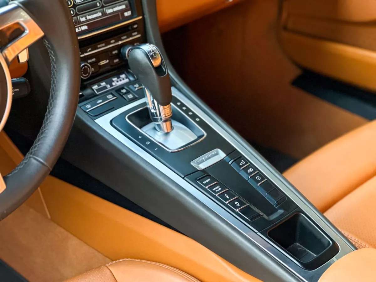 Car image 14