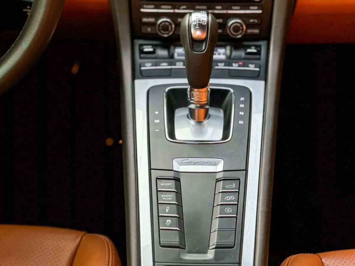 Car image 16