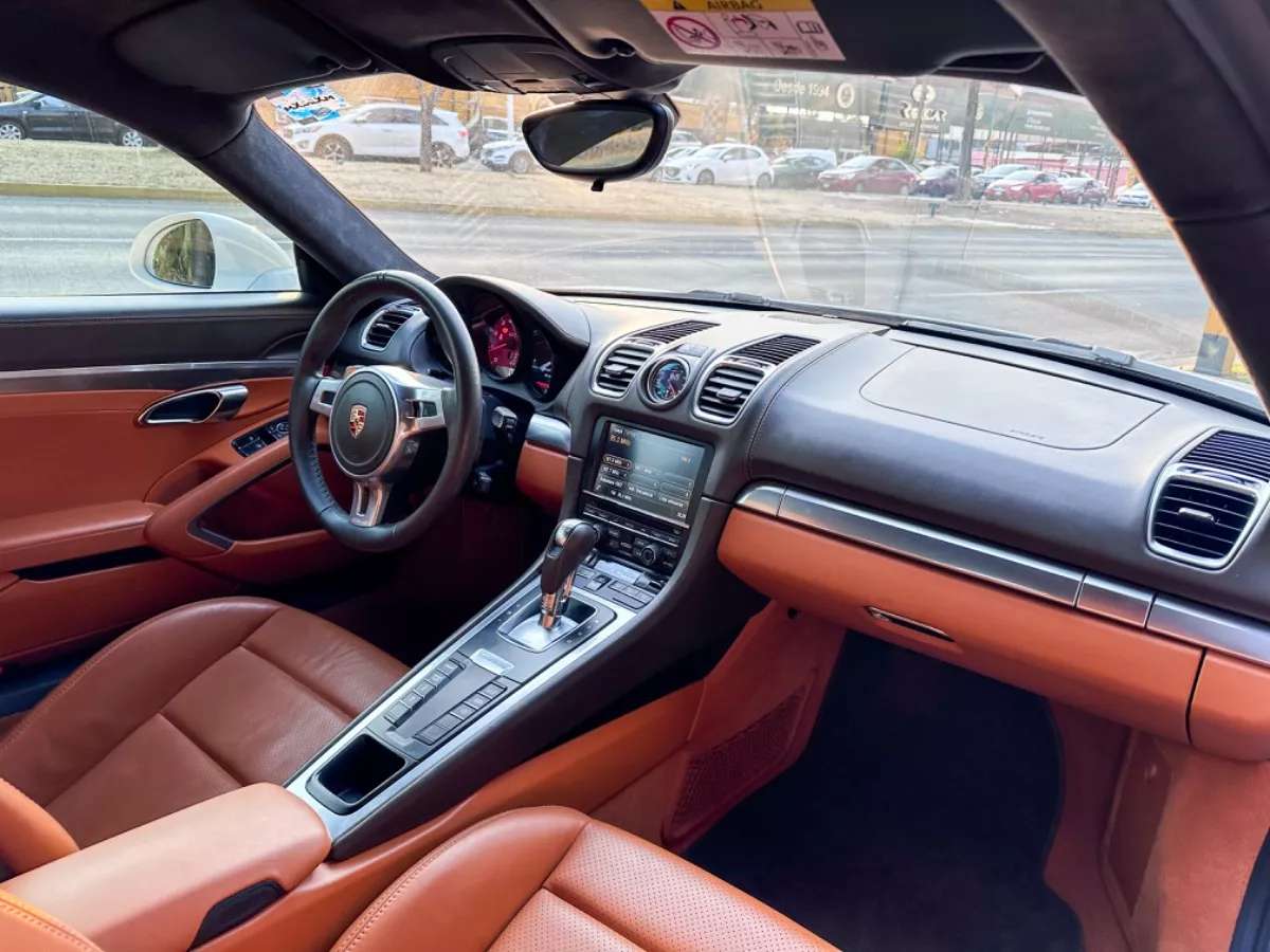 Car image 17