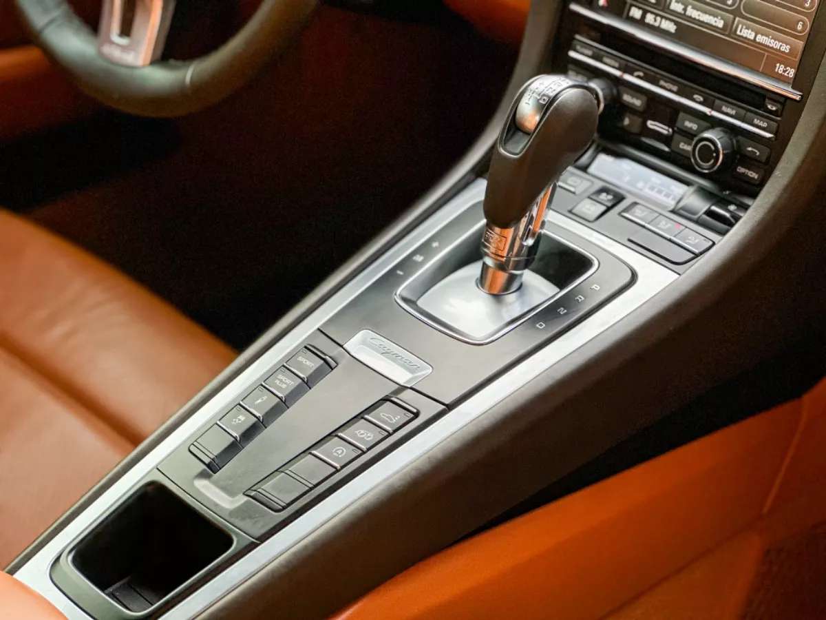 Car image 18