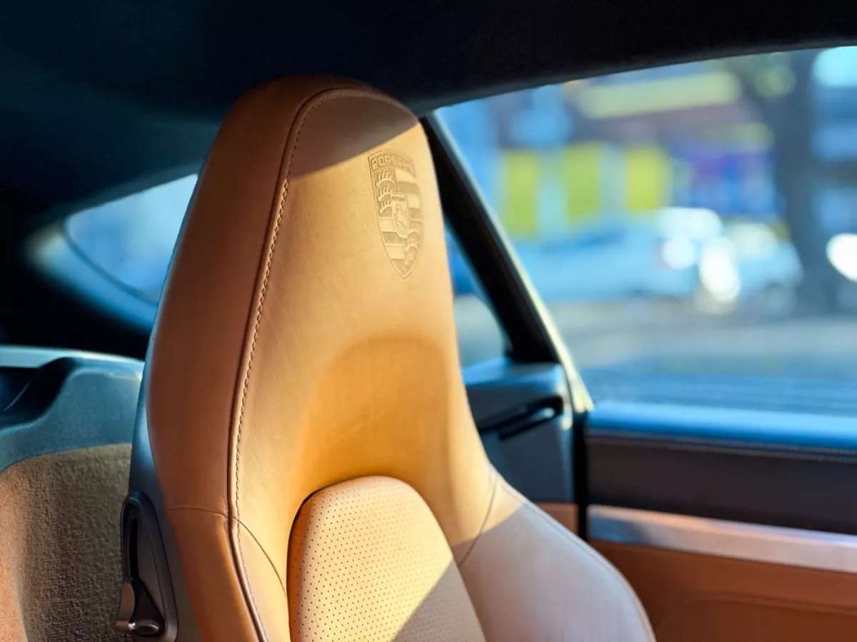 Car image 20