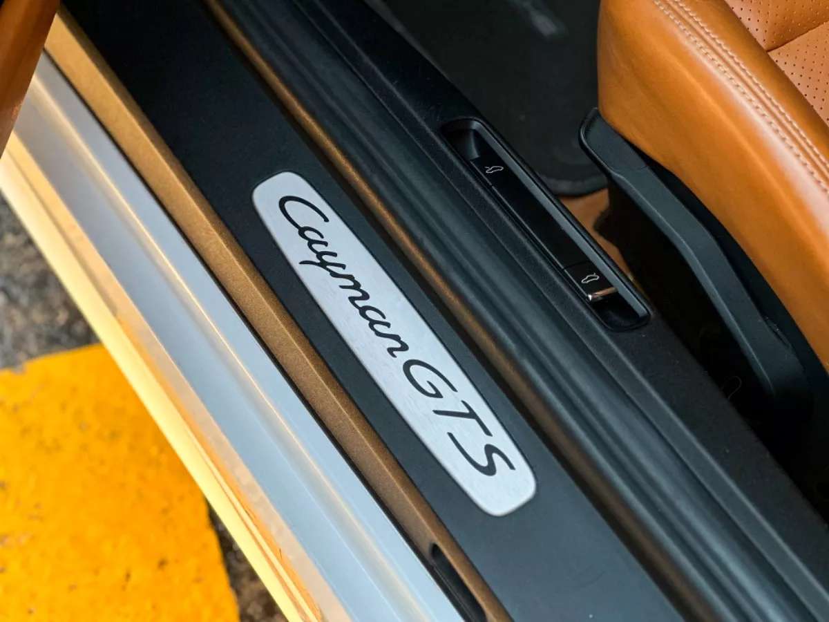 Car image 22