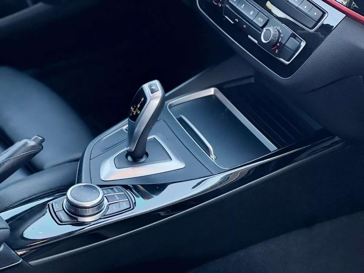 Car image 13
