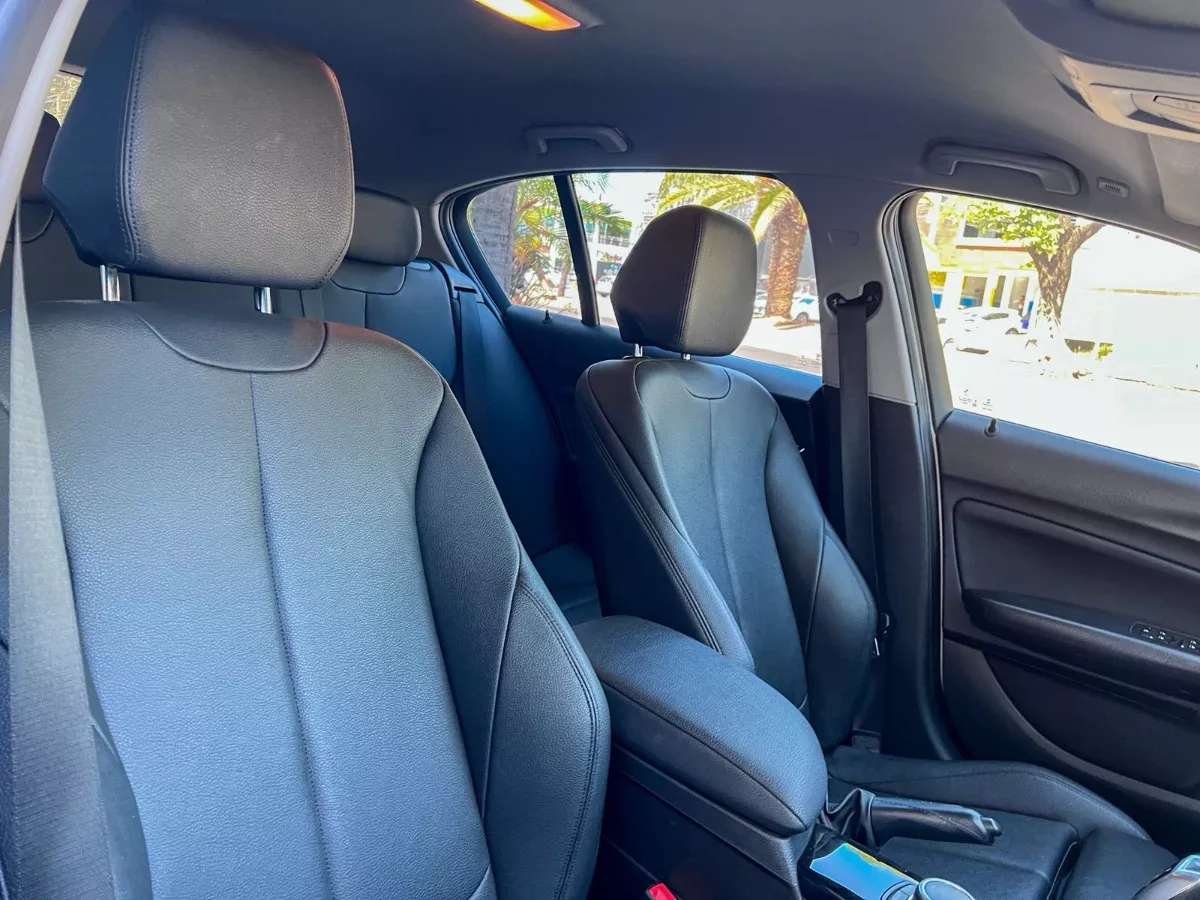 Car image 14