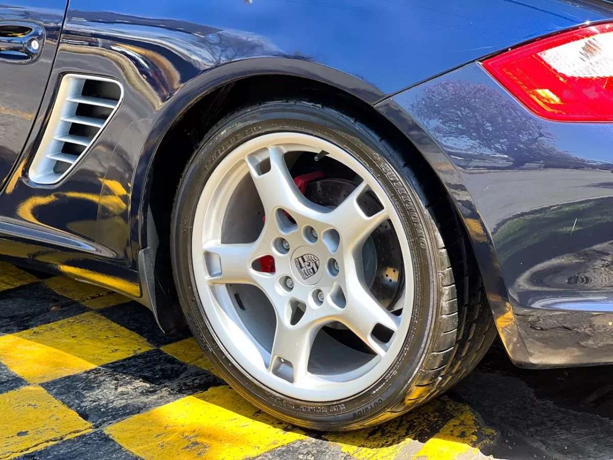 Car image 9