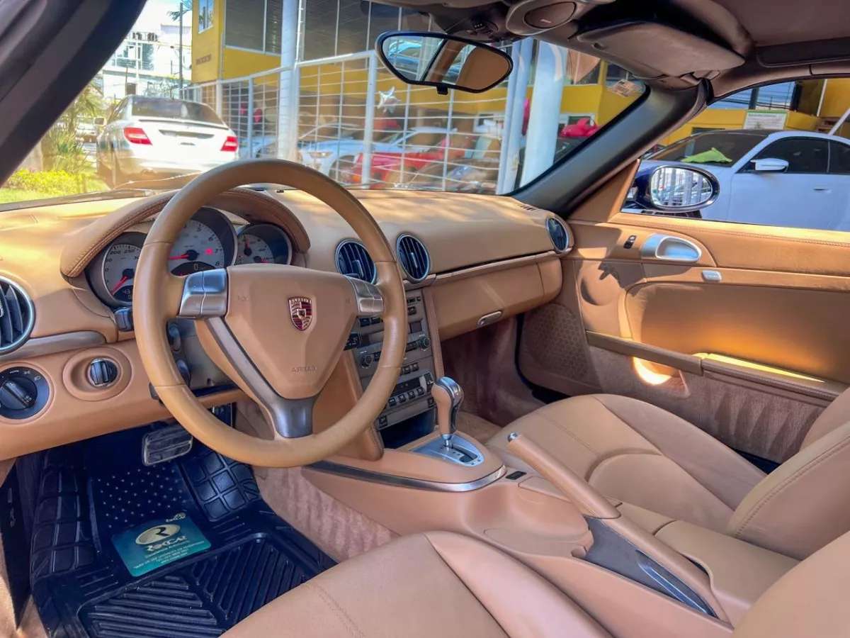 Car image 13