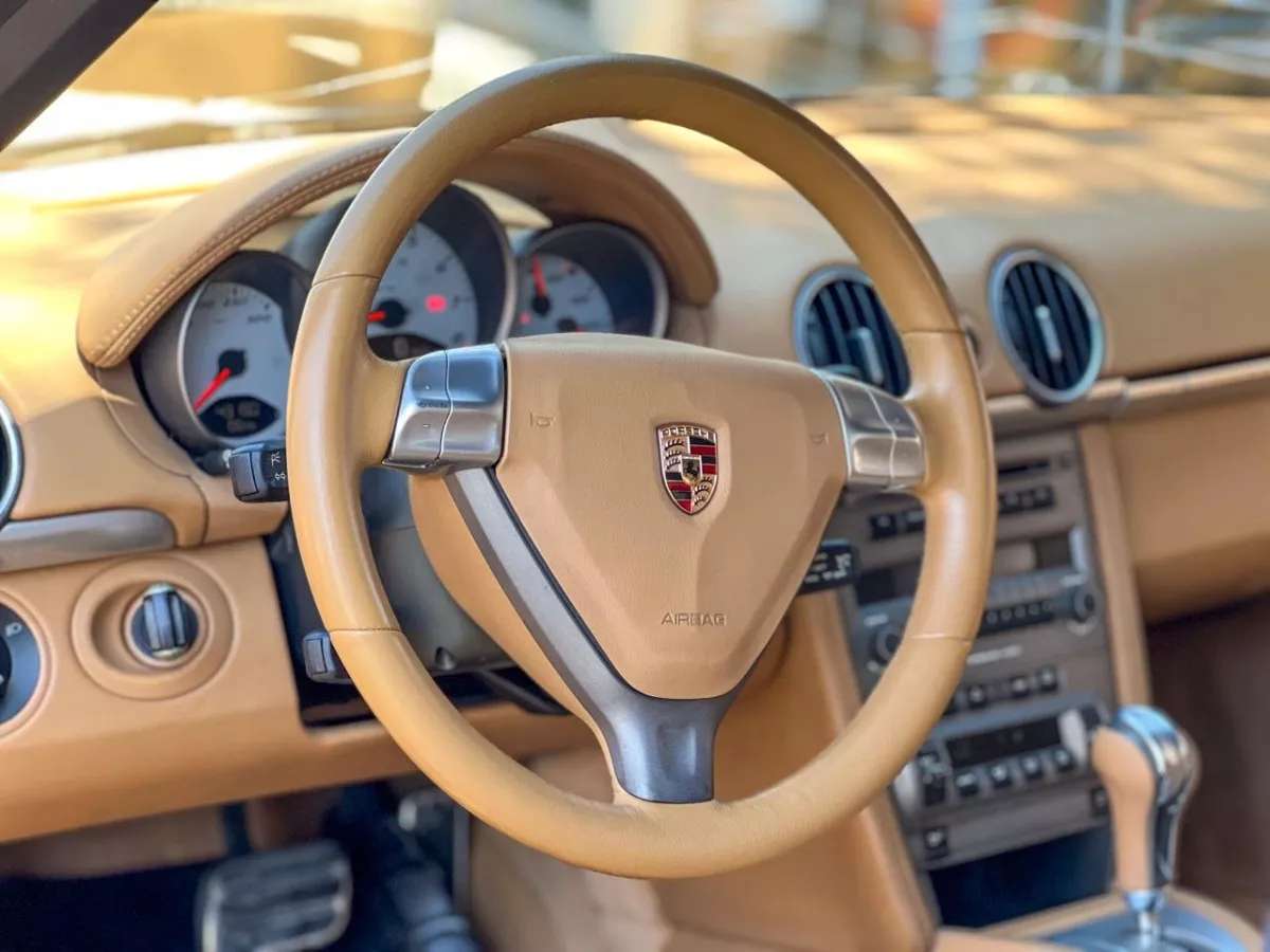 Car image 14