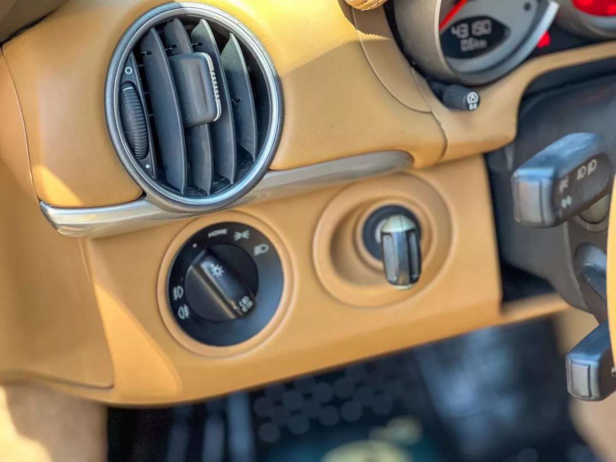 Car image 16
