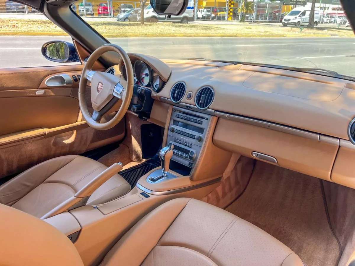 Car image 17