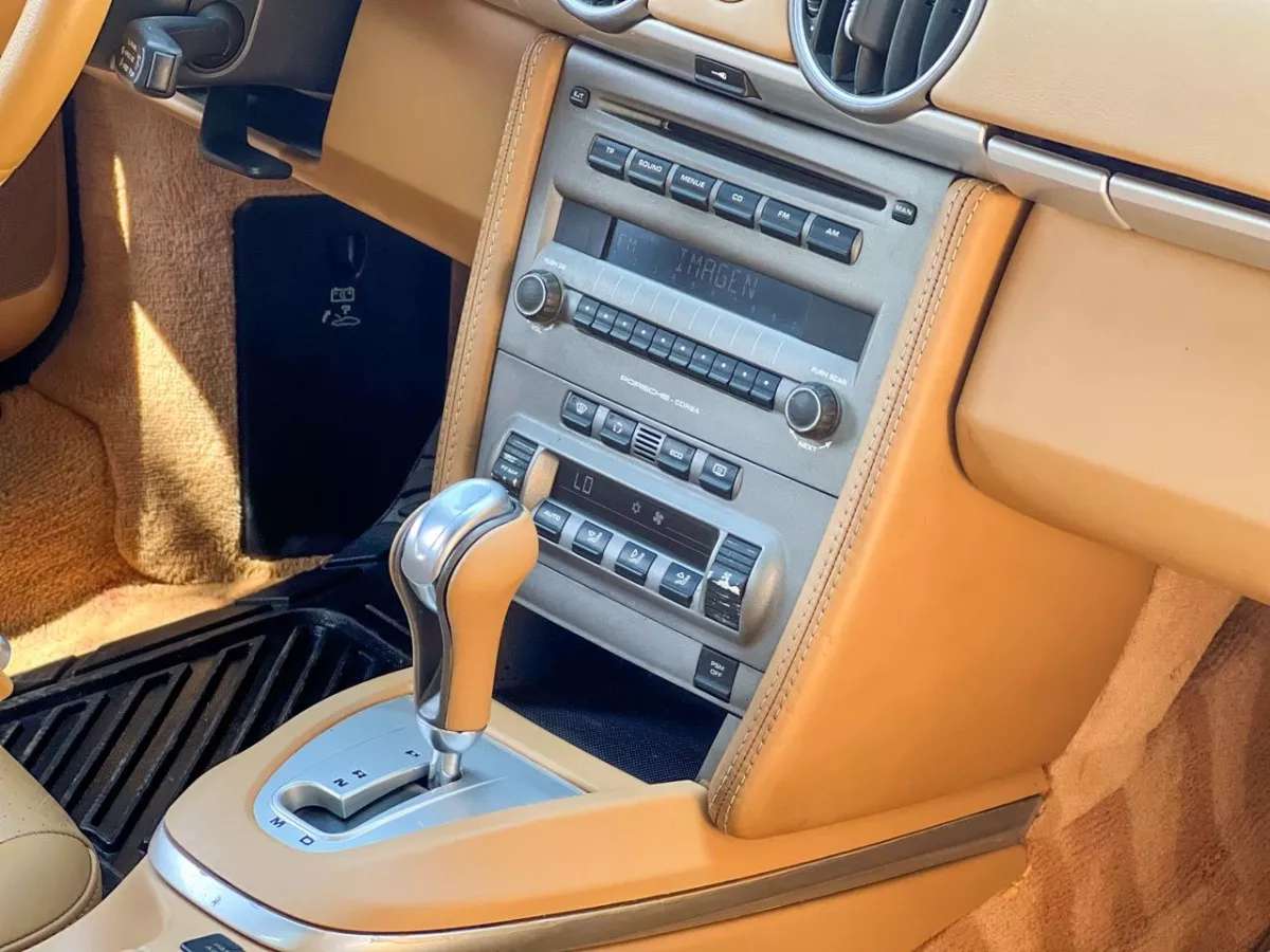 Car image 18