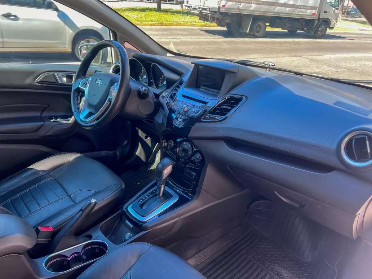 Car image 11
