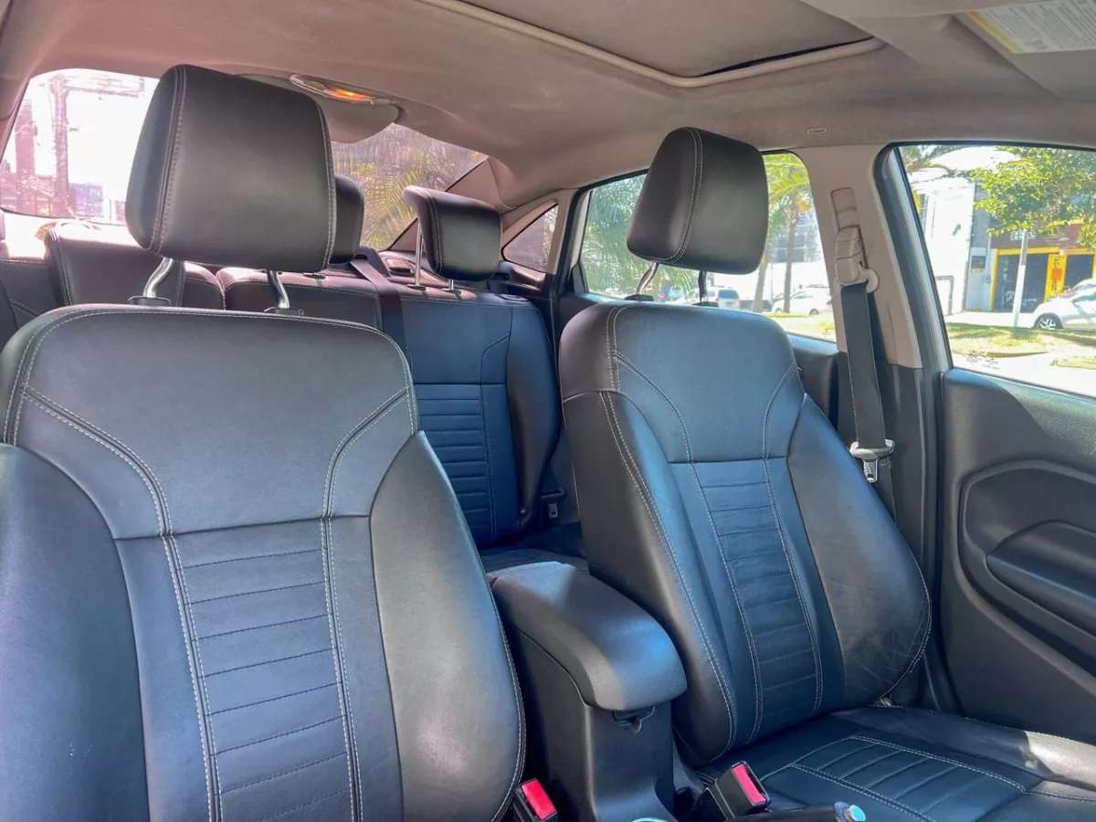 Car image 13
