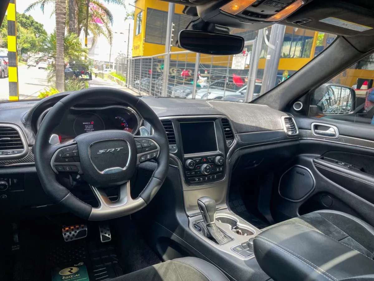 Car image 10