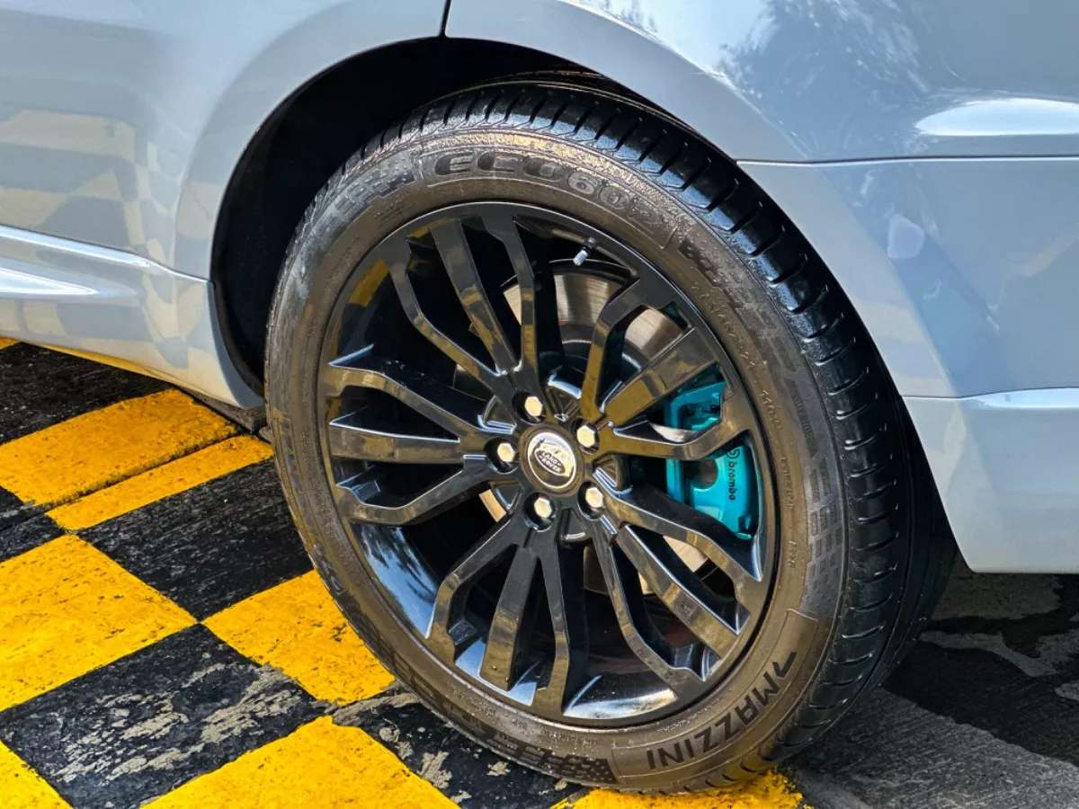 Car image 8
