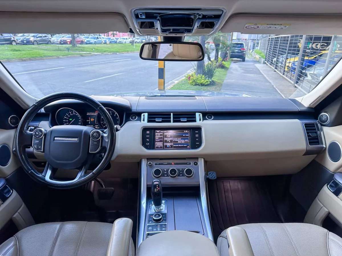 Car image 12