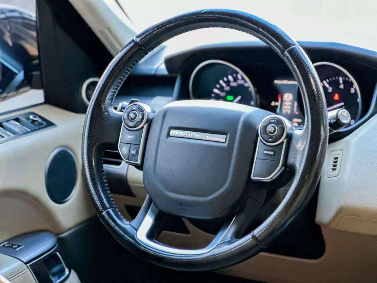Car image 14