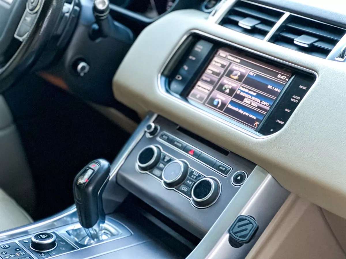 Car image 16
