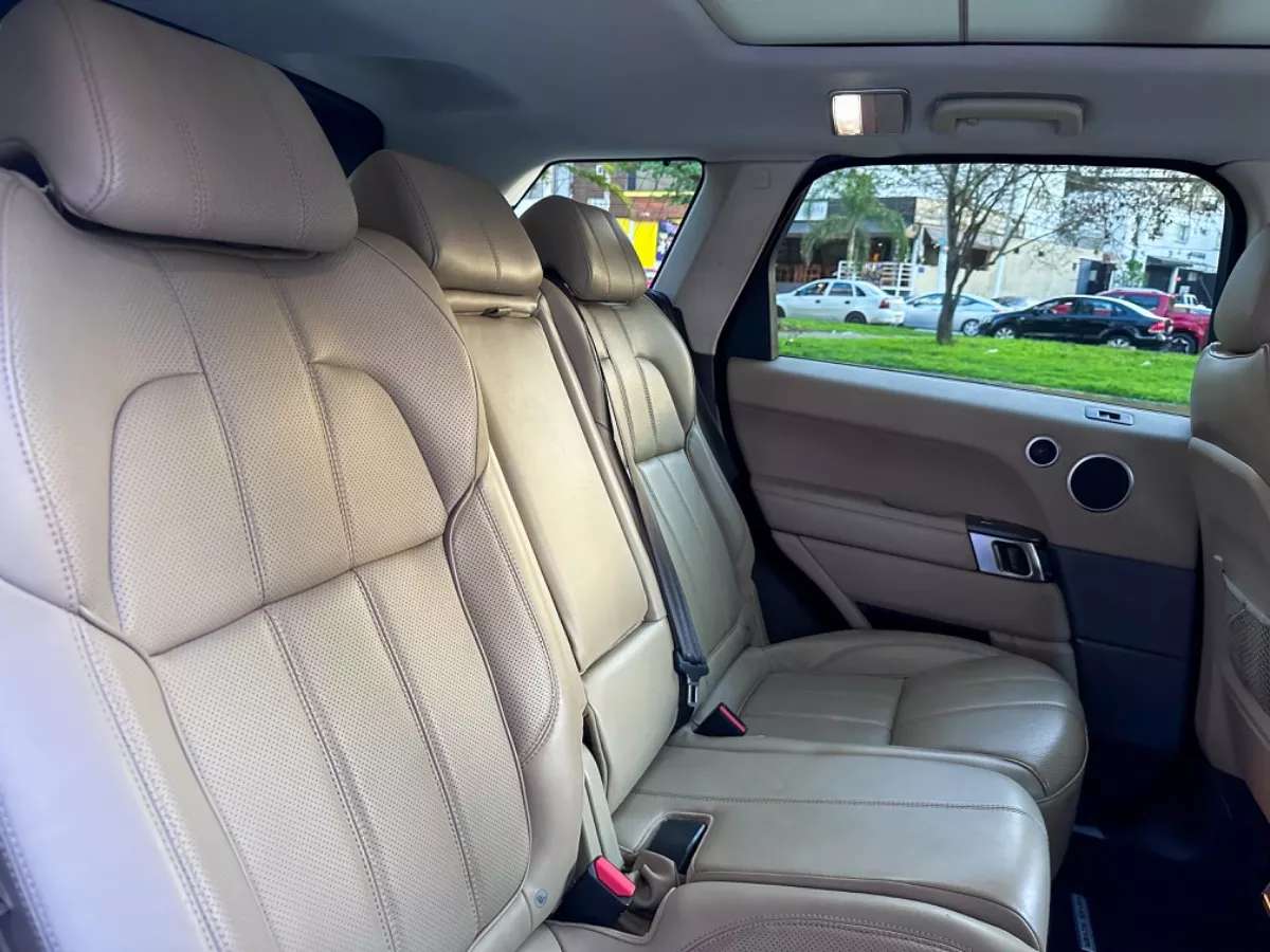 Car image 18
