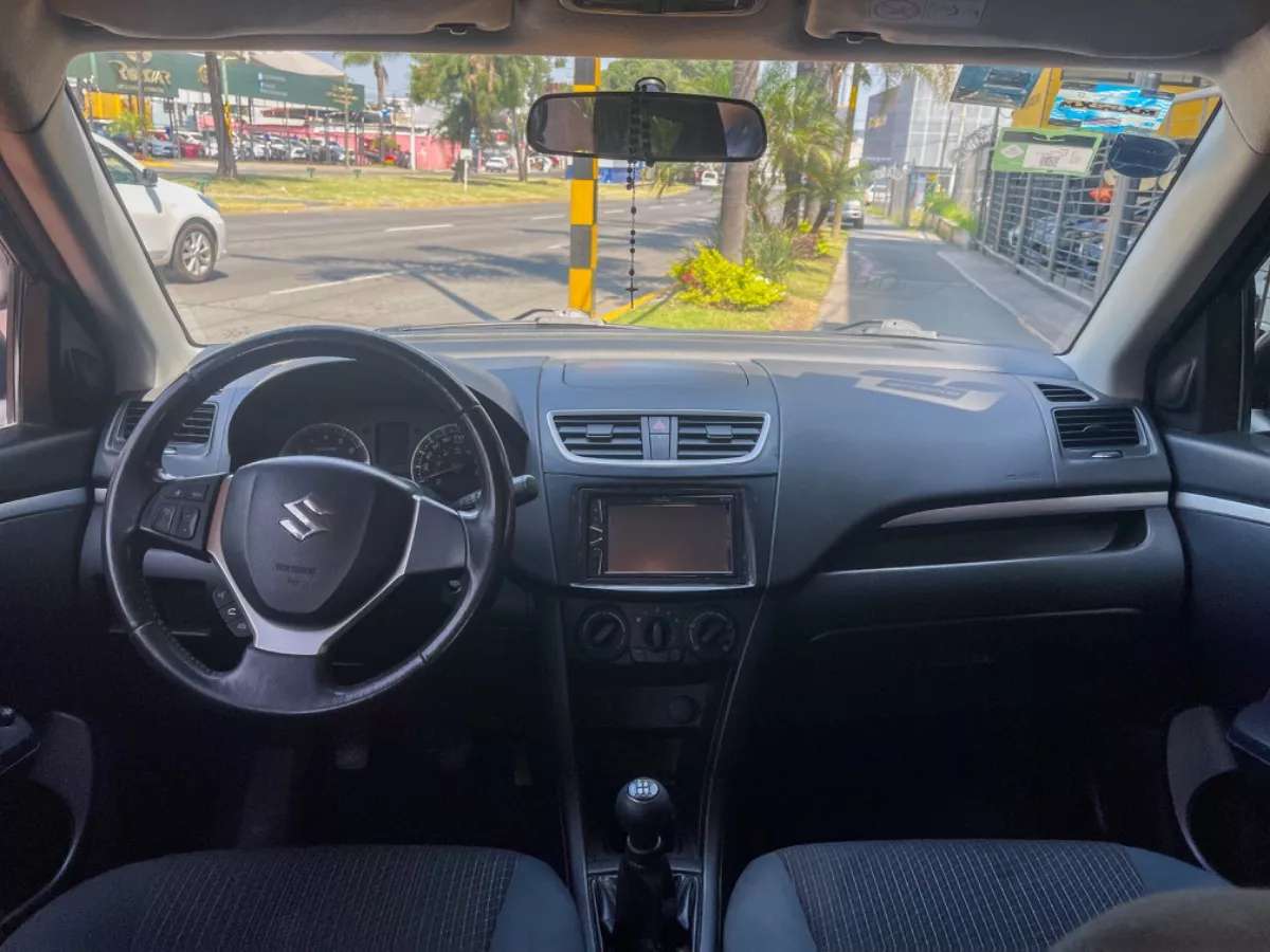 Car image 9