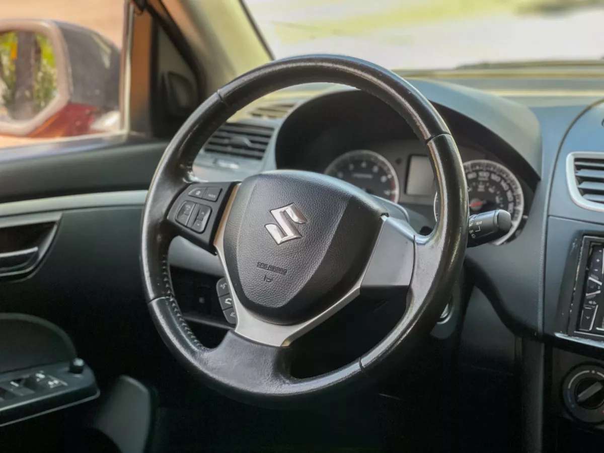 Car image 10