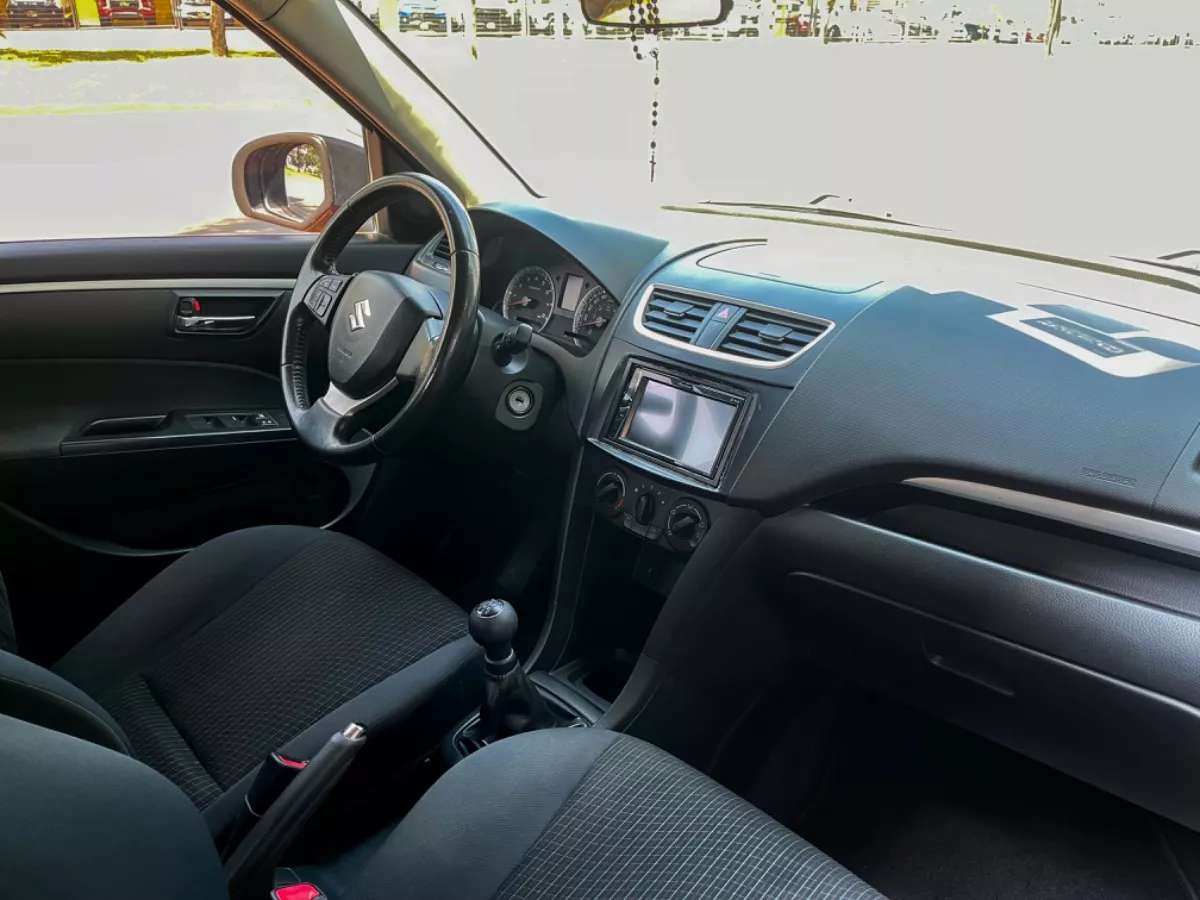 Car image 11