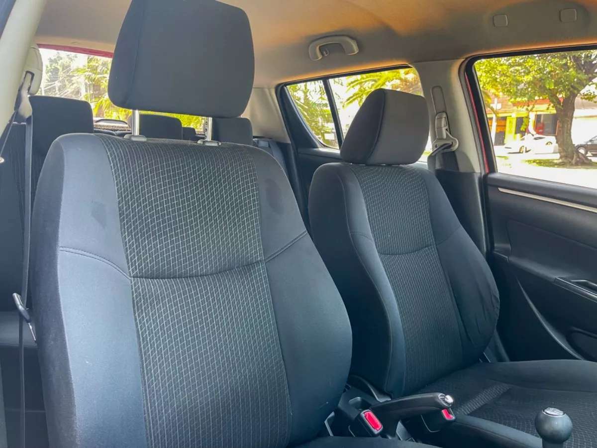 Car image 13