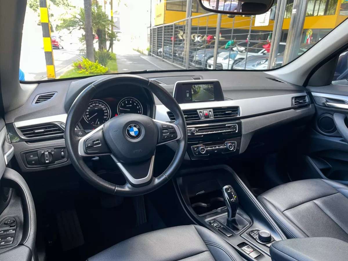 Car image 9