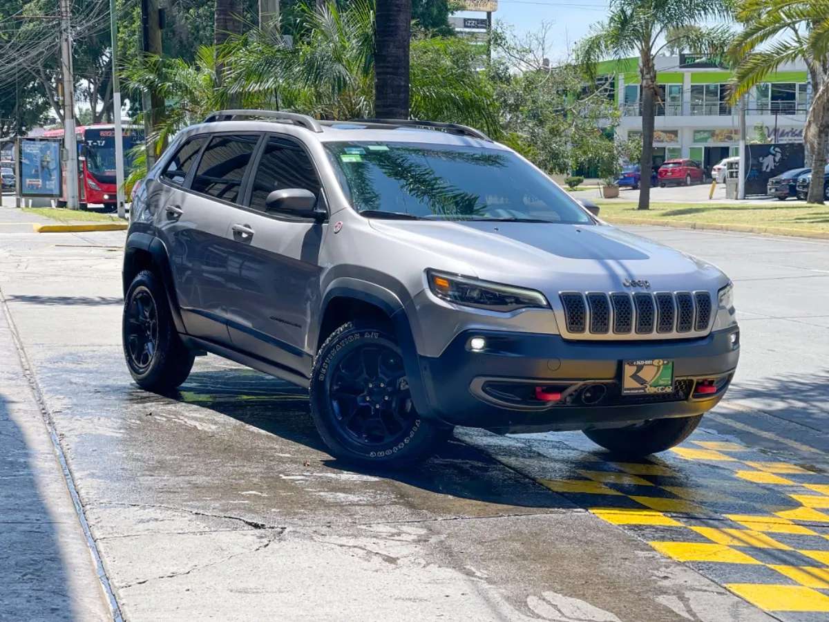 Car image 4