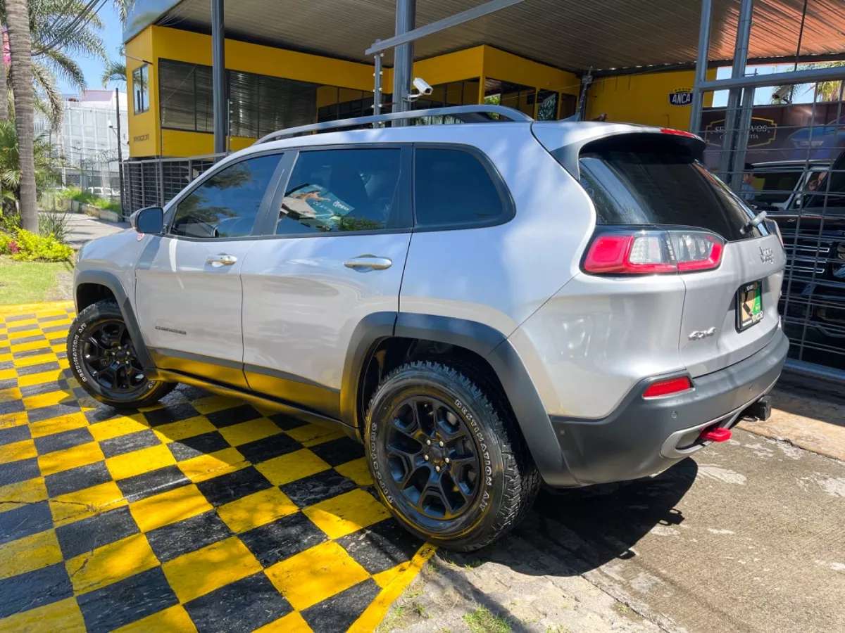 Car image 6