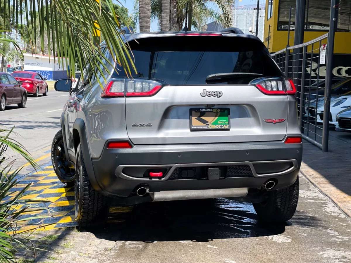 Car image 8
