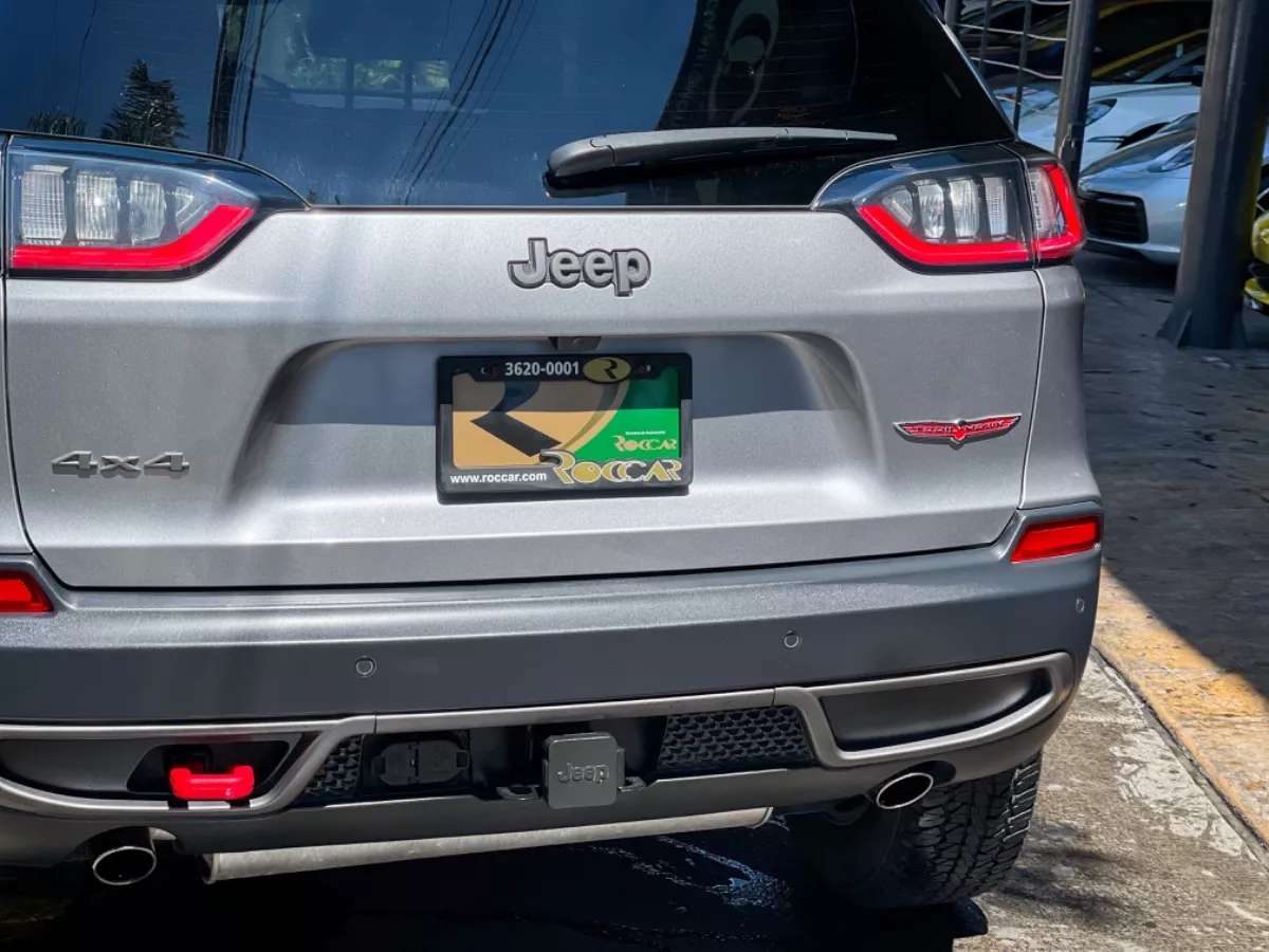 Car image 9