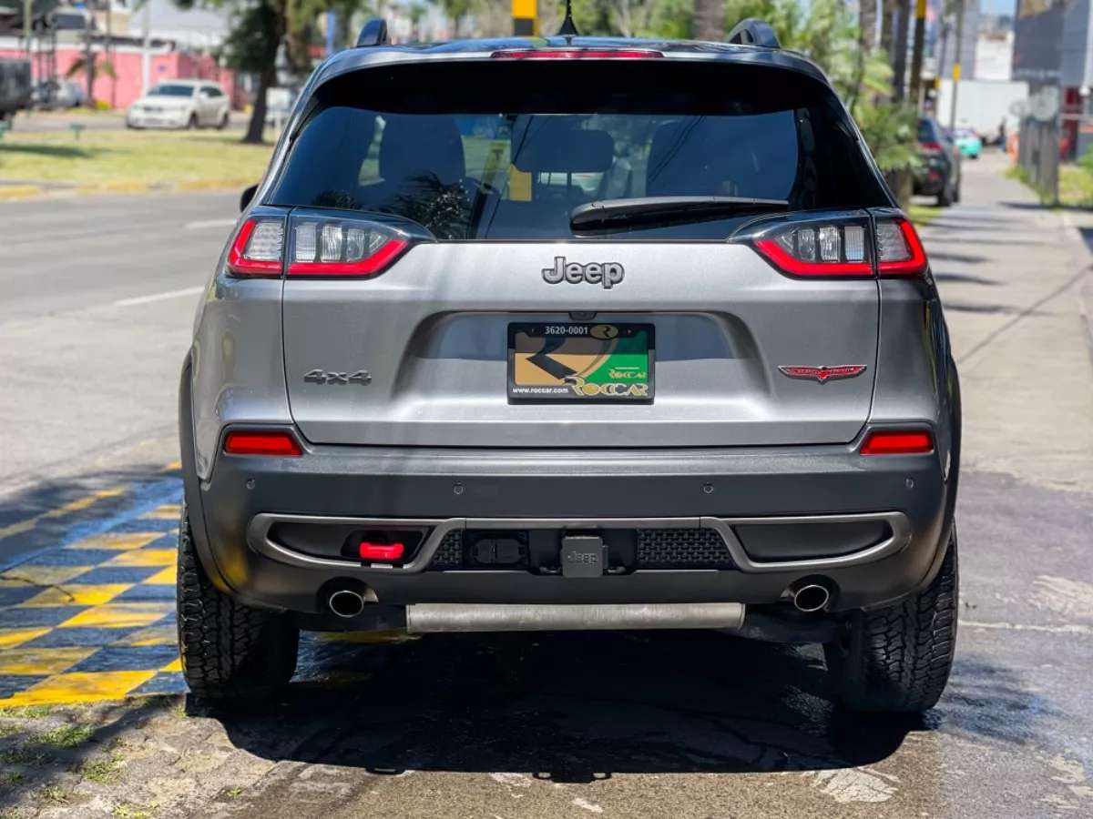 Car image 10
