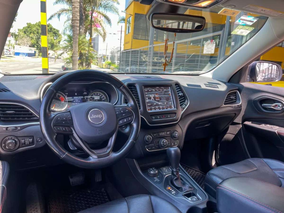 Car image 11