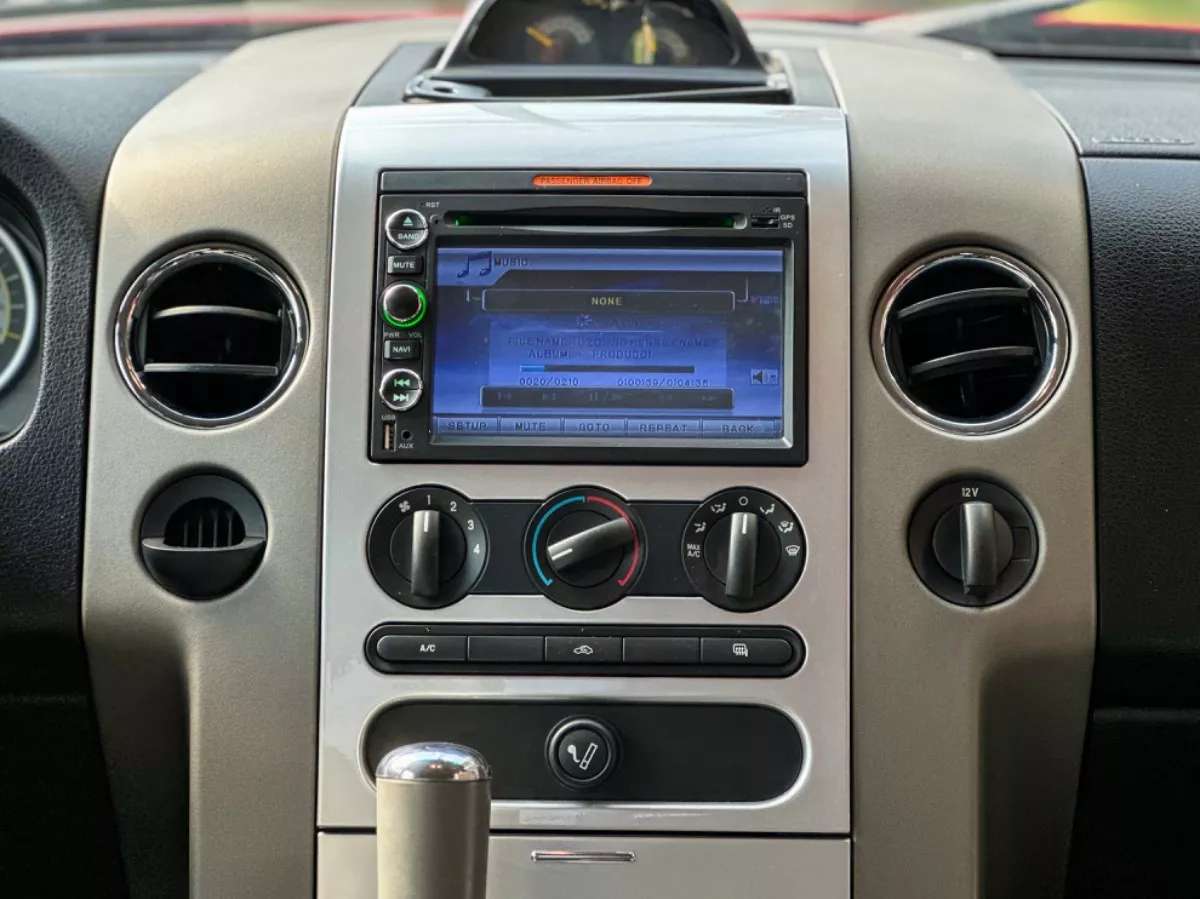 Car image 16