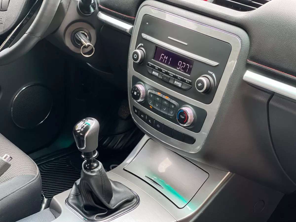 Car image 14