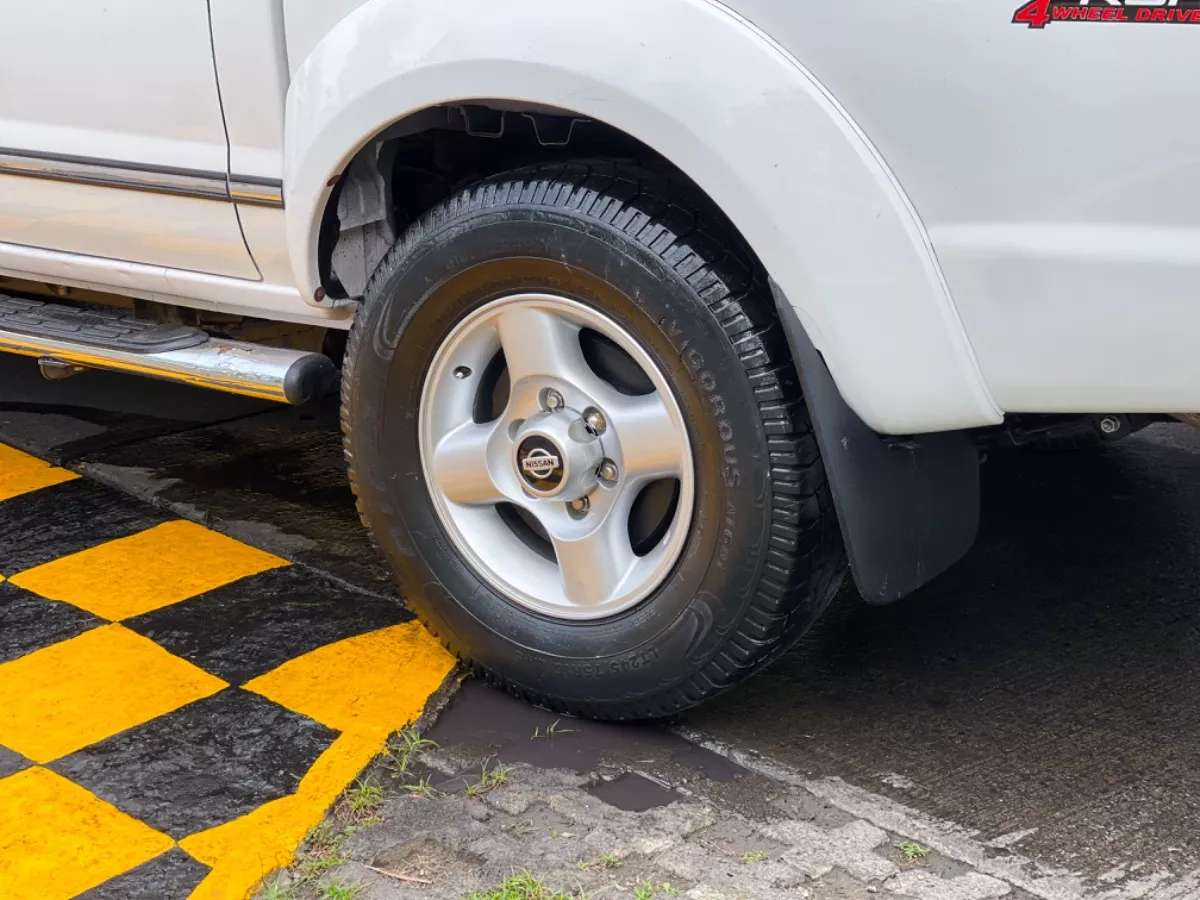 Car image 7