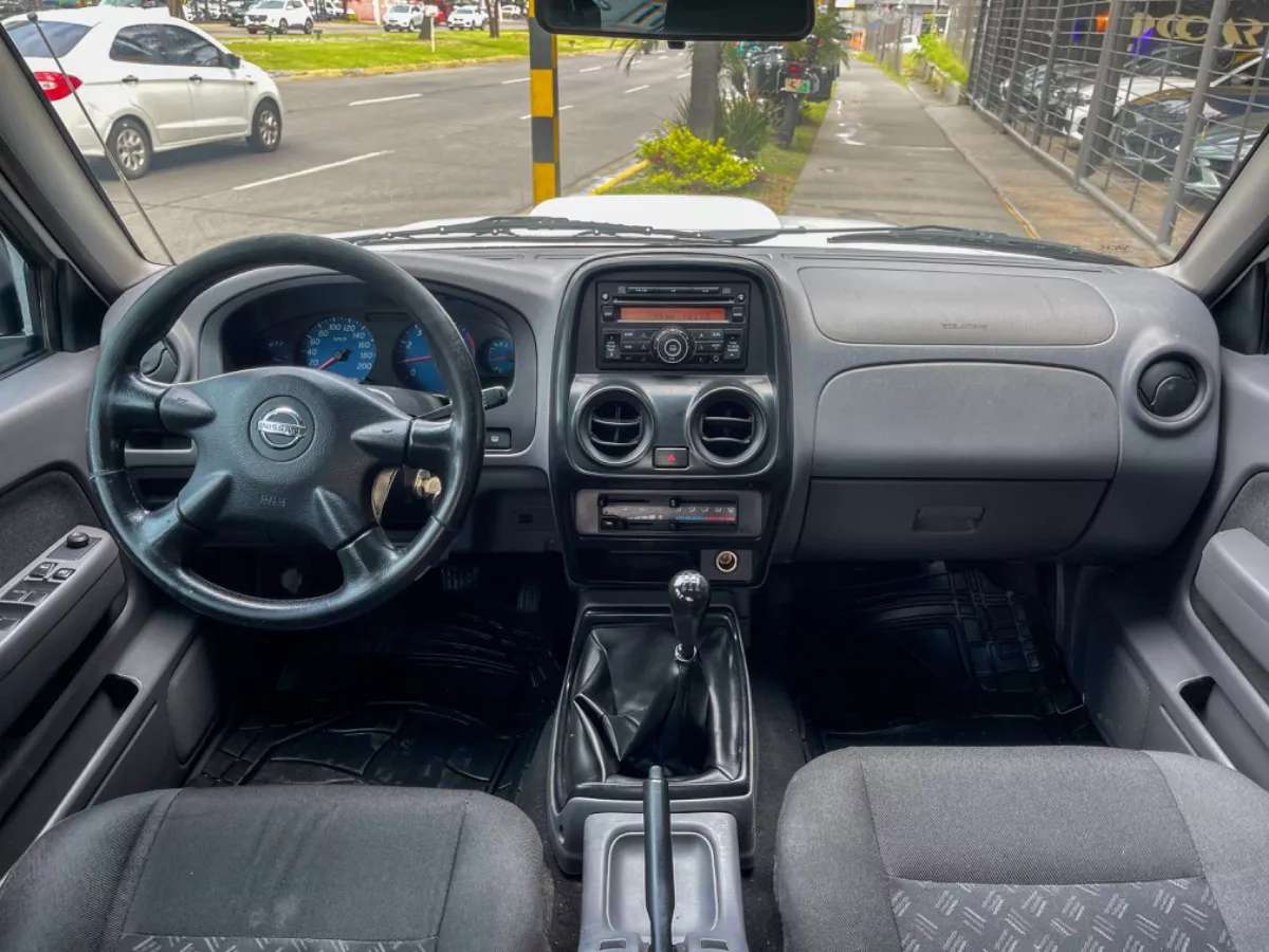 Car image 10
