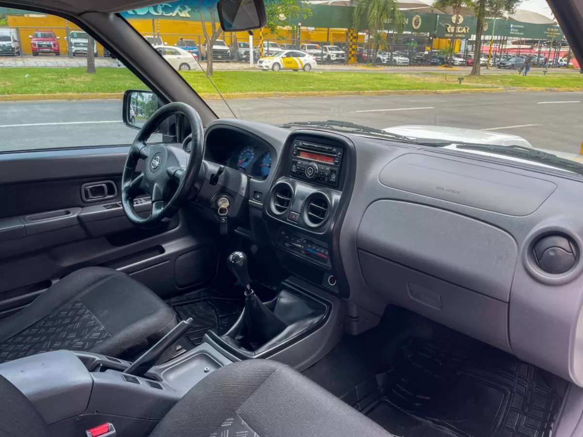 Car image 13
