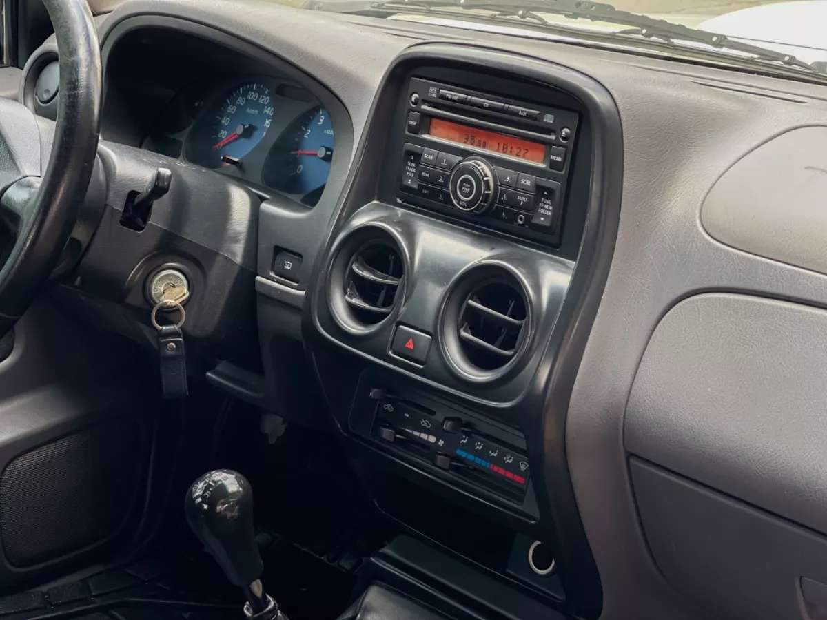 Car image 14
