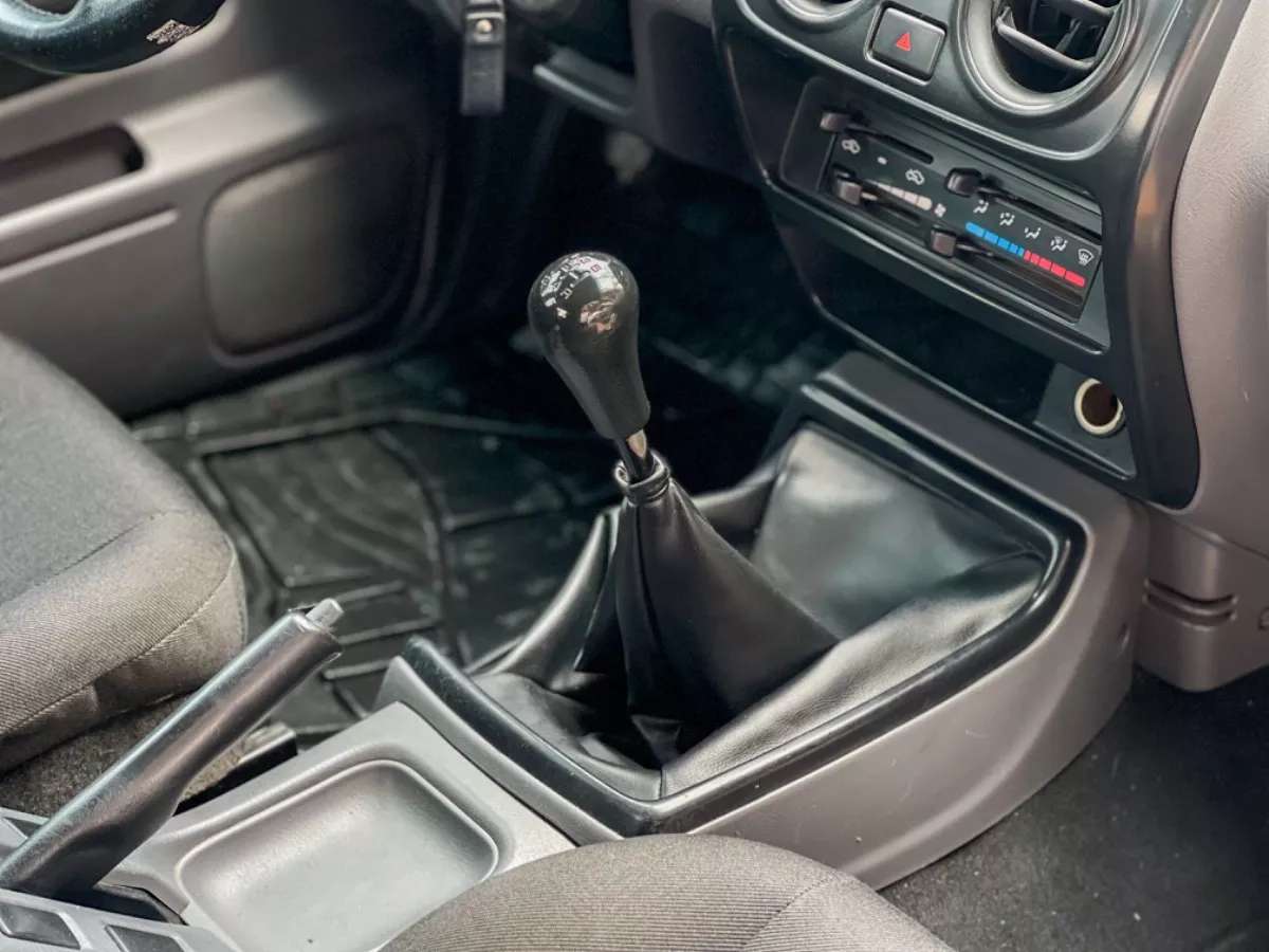 Car image 15