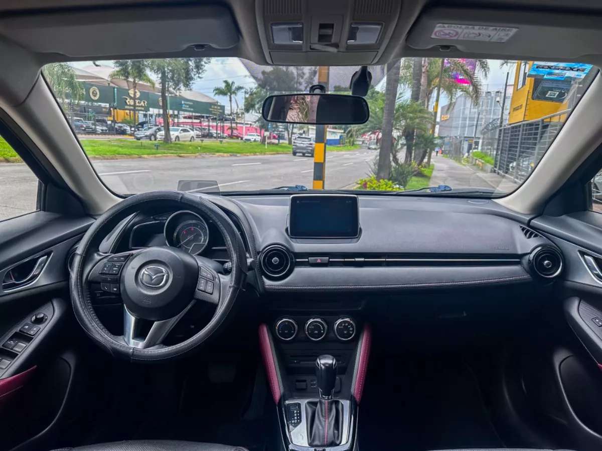 Car image 9